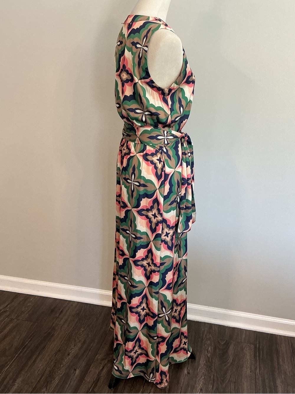 Misa Los Angeles Anabella Sleeveless Maxi Dress in Geometric Floral - Picture 7 of 15